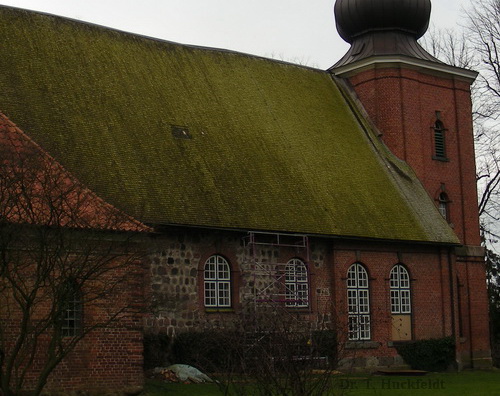 Oft als schn empfunden: Algen verursachten die Vergrnung der Holzschindeln am Kirchendach.